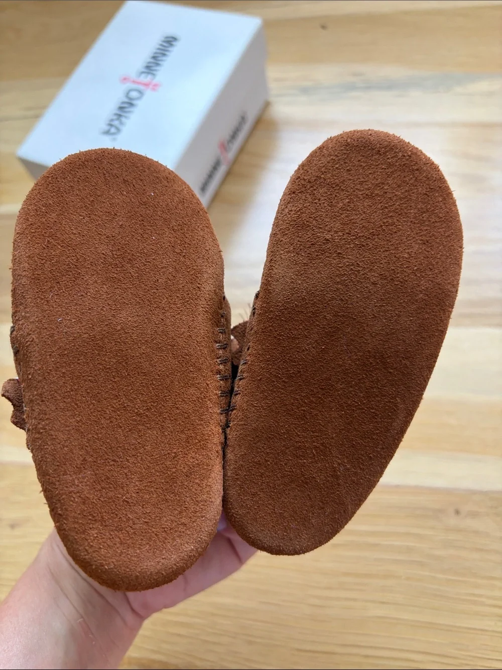 New Minnetonka Kids Chestnut Suede Moccasins with Multicolor Trim infant size 4